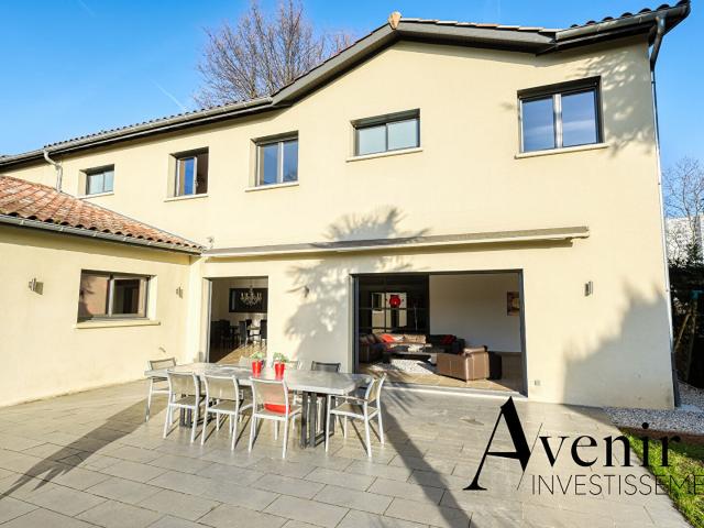 Maison 7 pièces 425 m²
