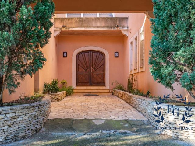 Maison 7 pièces 420 m²