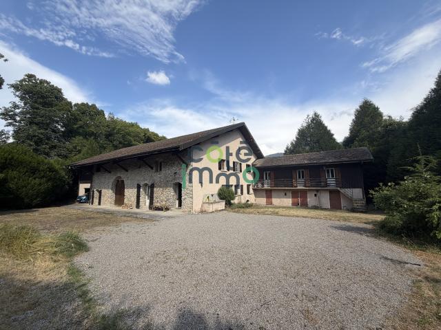 Maison 9 pièces 455 m²
