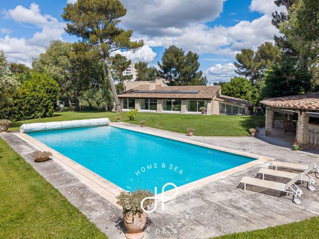 Maison 7 pièces 458 m²