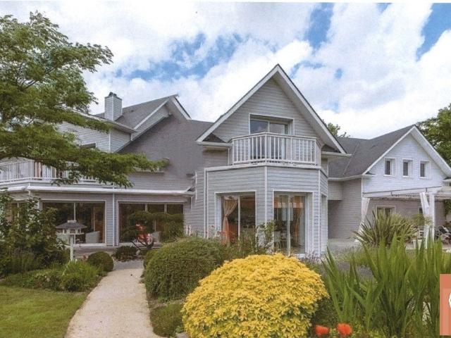 Maison 7 pièces 463 m²