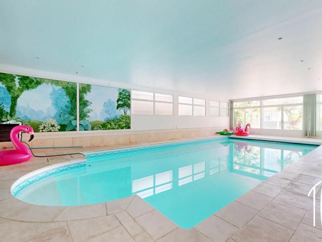 Maison 7 pièces 526 m²
