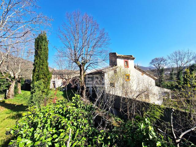Maison 7 pièces 590 m²