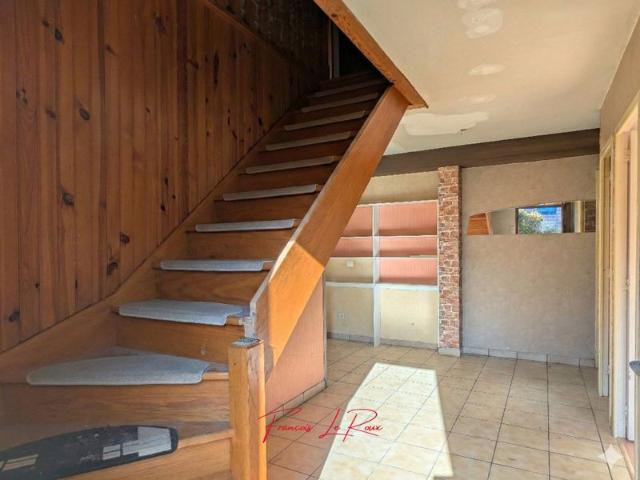 MAISON 7 PIÈCES 5 CHAMBRES POSSIBLES TERRAIN CLOS TRAVAUX