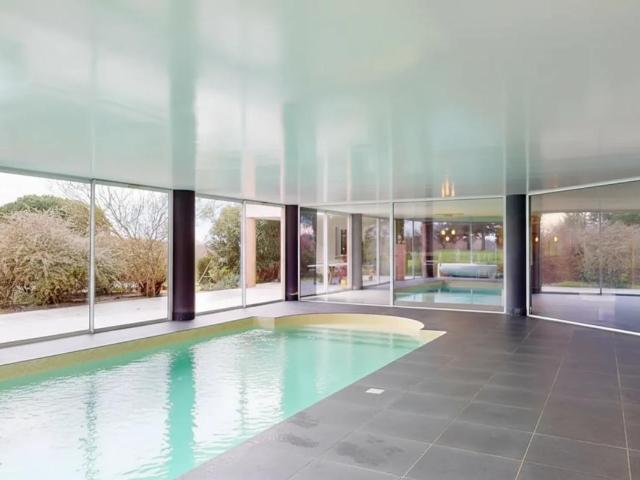 Maison 7 pièces avec piscine intérieure