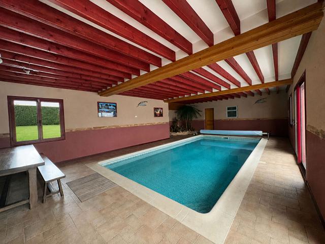 Maison 7 pièces avec piscine intérieure 220 m2