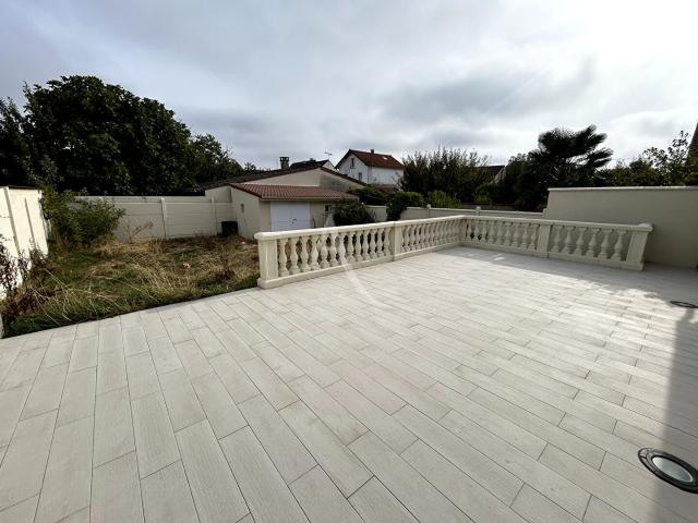 Maison 7 pièces Roissy en Brie 160.00m² 2300€ à louer l'Adresse
