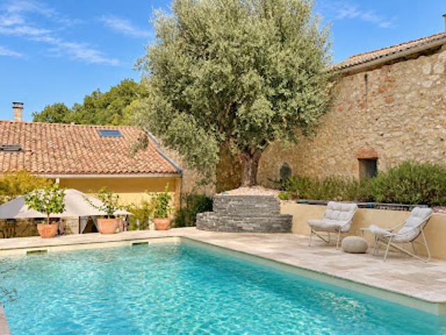 Maison avec piscine et jardin