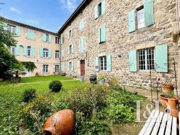 Maison 40 pièces 1 490 m²