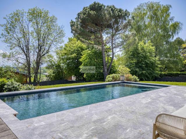 Maison avec piscine et jardin