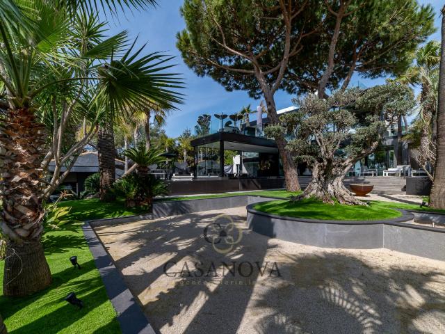 Maison, 450 m² 6 pièces, en location à Sete 12 000 € par mois