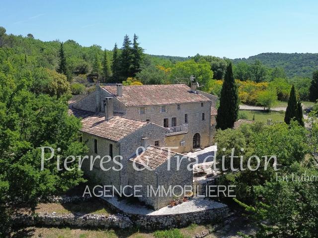 Maison 483 m²