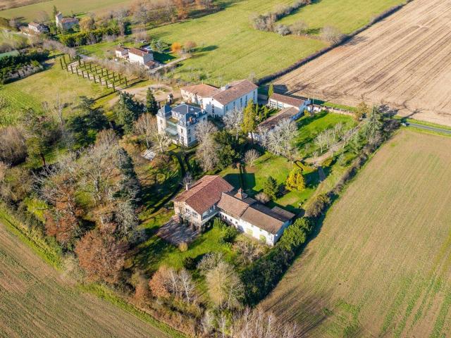 Maison 48 pièces 3 512 m²