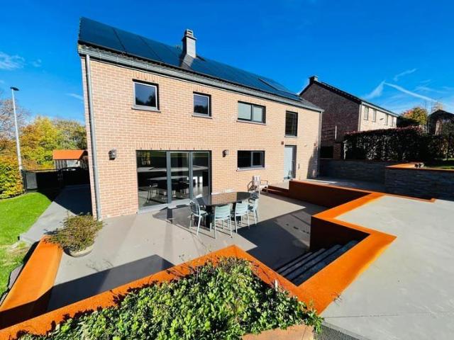 Maison 4 chambre de 225 m² avec garage et grand jardin