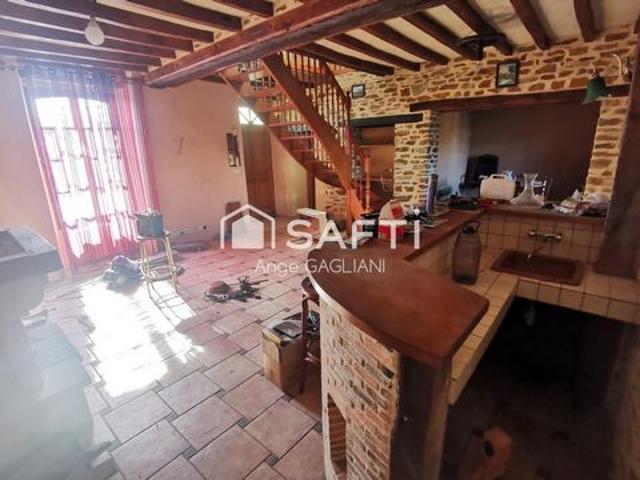Maison 4 chambres à fort potentiel sur grand terrain à l’entrée de Cossé Le Viivien
