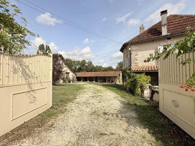 Maison 4 chambres, AUBETERRE SUR DRONNE Poitou 16390 ES100684181