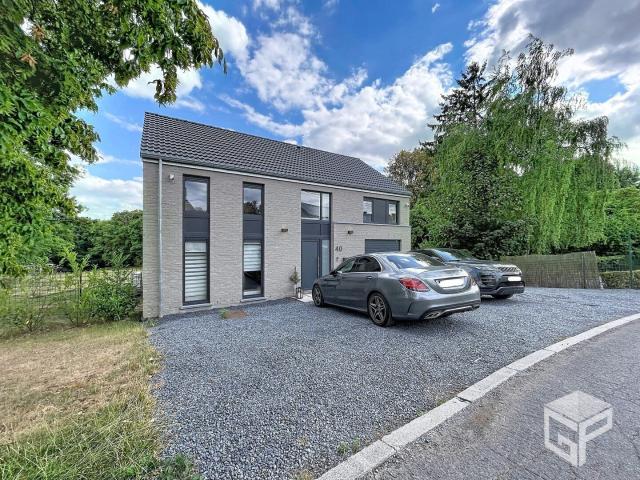 Maison 4 chambres avec bureau, garage et jardin
