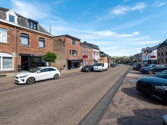 Maison 4 chambres avec cour et emplacement de parking