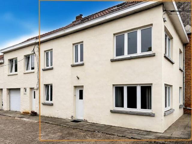 Maison 4 chambres avec garage, face à la gare de Limal