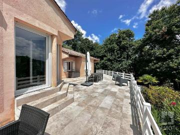 Maison 4 chambres avec piscine et beau parc paysager 136m² Cahors