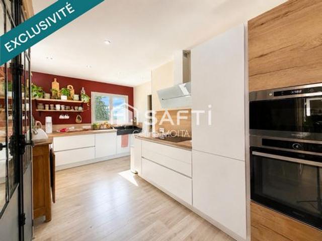 Maison 4 chambres avec piscine sur 1 514m2