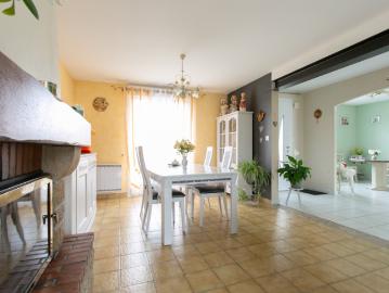 Maison 4 chambres en plein bourg de MESANGER