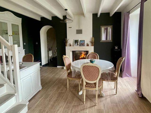 Maison 4 chambres, entièrement rénovée, non mitoyenne, au ca. 171m² Villefollet