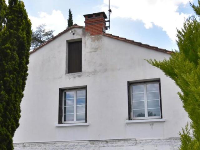 MAISON 4 CHAMBRES ET UN BUREAU