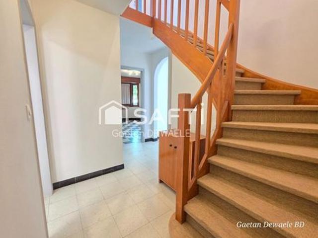 Maison semi plain, 4 chambres, garage et jardin