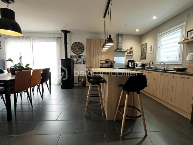 MAISON 4 CHAMBRES / GARAGE / PROCHE BOURG