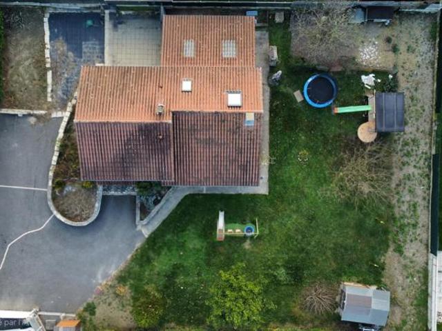 Maison 4 Chambres Grand garage Sous sol partiel Grande cour Terrasse Jardin