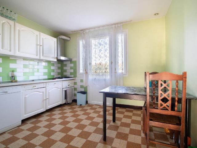Maison 4 chambres isolée par l'extérieur avec petit jardin