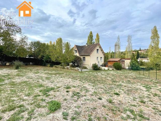 Maison 4 chambres, jardin et garages dans quartier calme à p. 117m² Villefranche de Rouergue