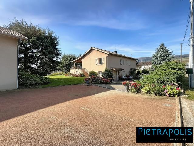 Maison 4 chambres jardin lumineux 156m² Saint Etienne des Oullières