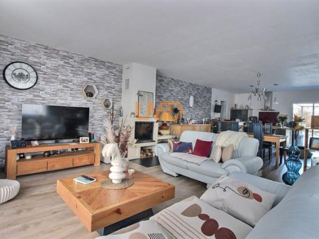 Maison 4 chambres, piscine à Geay 17250 – Très bon état