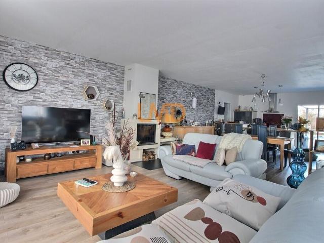 Maison 4 chambres, piscine à Geay 17250 – Très bon état