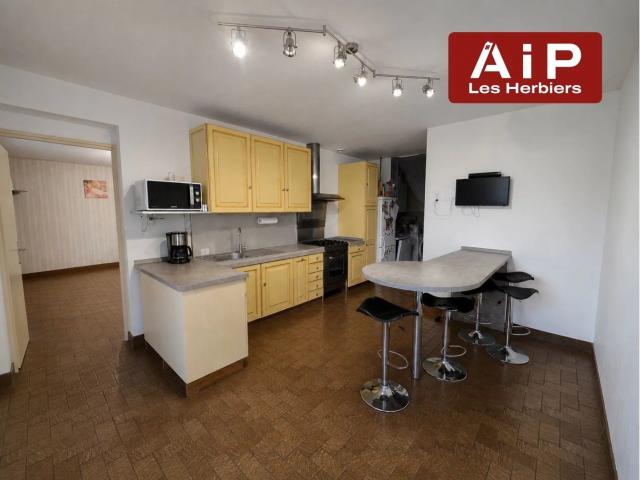 Maison 4 chambres sous sol complet campagne Le Boupère