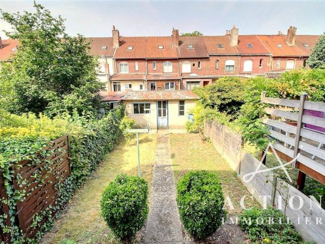 MAISON 4 CHAMBRES SOUS SOL COMPLET JARDIN