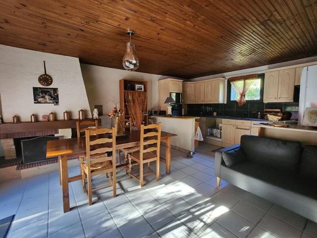 Maison 4 chambres sur terrain de 1675 m2 secteur Pugnac 150m² Pugnac