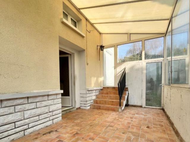 Maison 4 pièce s 113 m2 + 102 m² + Garages et Sous sol