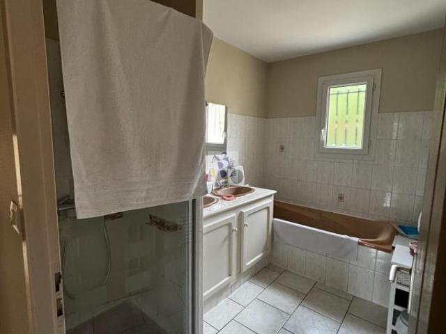 Maison 4 pièces, 100 m² à louer à Puymoyen 16400