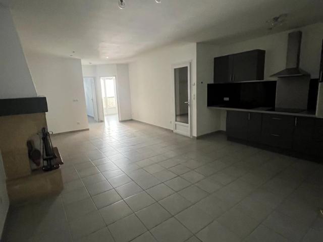 Maison 4 pièces, 101 m² à louer à Jouques 13490