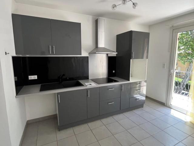 Maison 4 pièces, 101 m² à louer à Jouques 13490