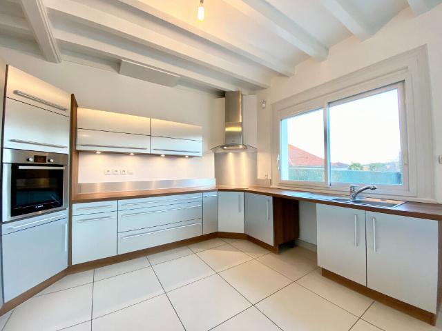 Maison 4 pièces, 101 m² à louer à Saint Genis Laval 69230