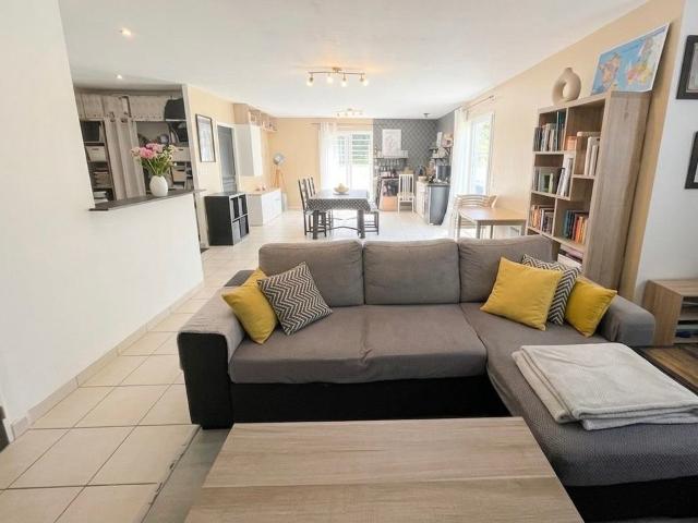 Maison 4 pièces, 102 m² à louer à Elven 56250