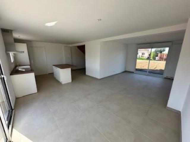Maison 4 pièces, 102 m² à louer à Vendat 03110
