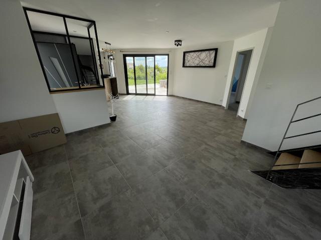 Maison 4 pièces, 115 m² à louer à Saint Maurice d'Ardèche 07200