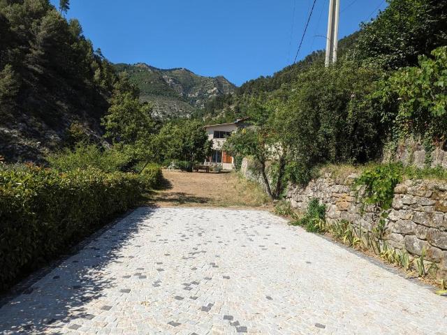 Maison 4 pièces, 118 m² à louer à Lucéram 06440