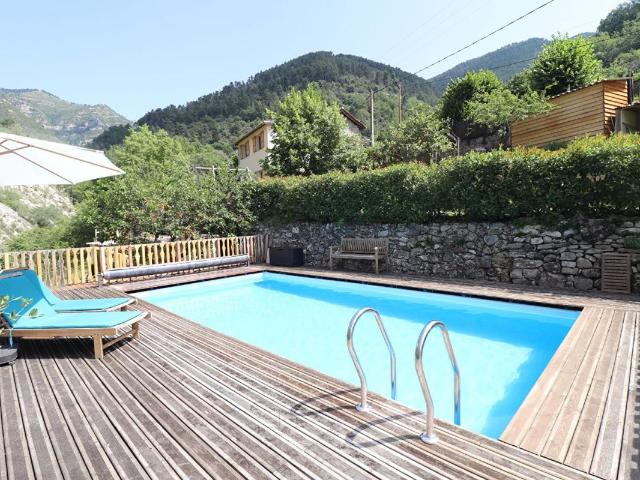 Maison 4 pièces, 118 m² à louer à Lucéram 06440