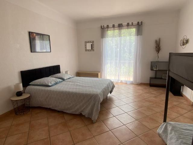 Maison 4 pièces, 110 m² à louer à Forcalquier 04300